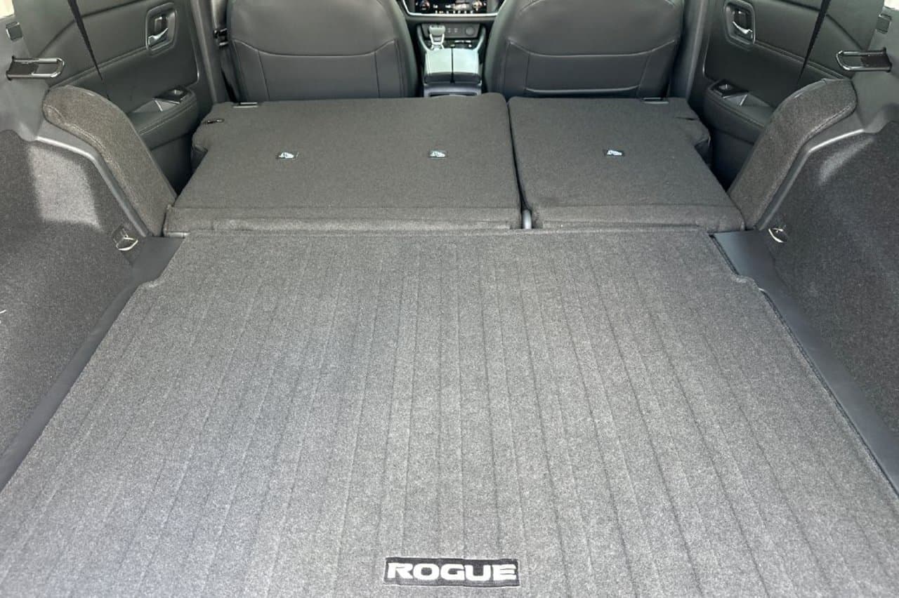 2026 Nissan Rogue Dark Armor 13
