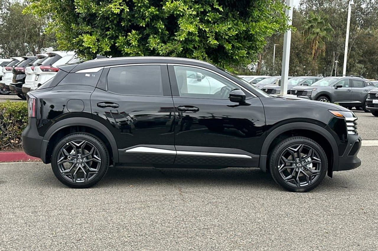 2027 Nissan Kicks SR 3