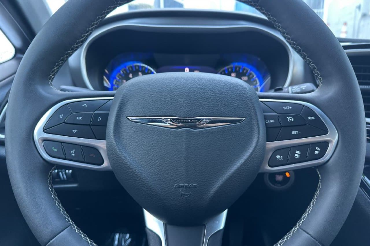 2025 Chrysler Pacifica Select 21