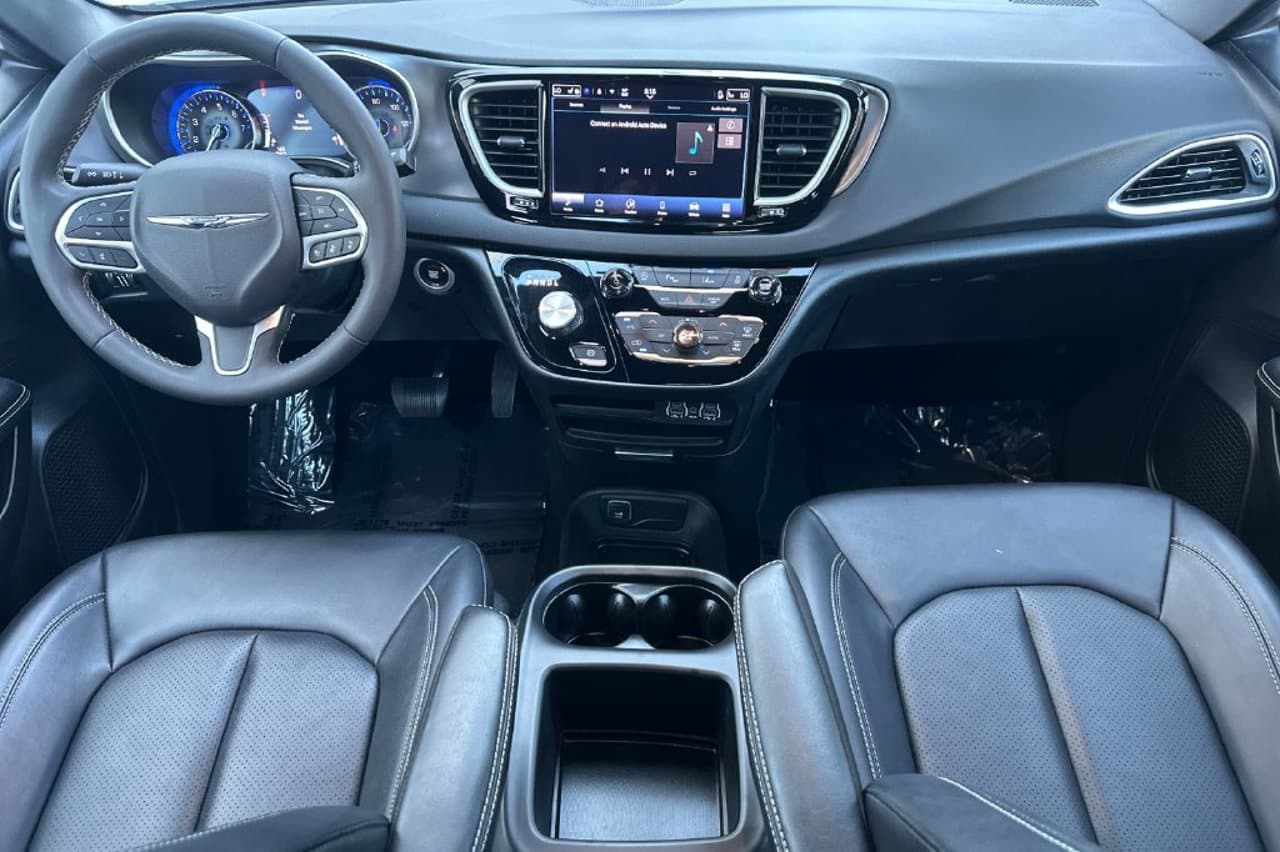 2025 Chrysler Pacifica Select 11