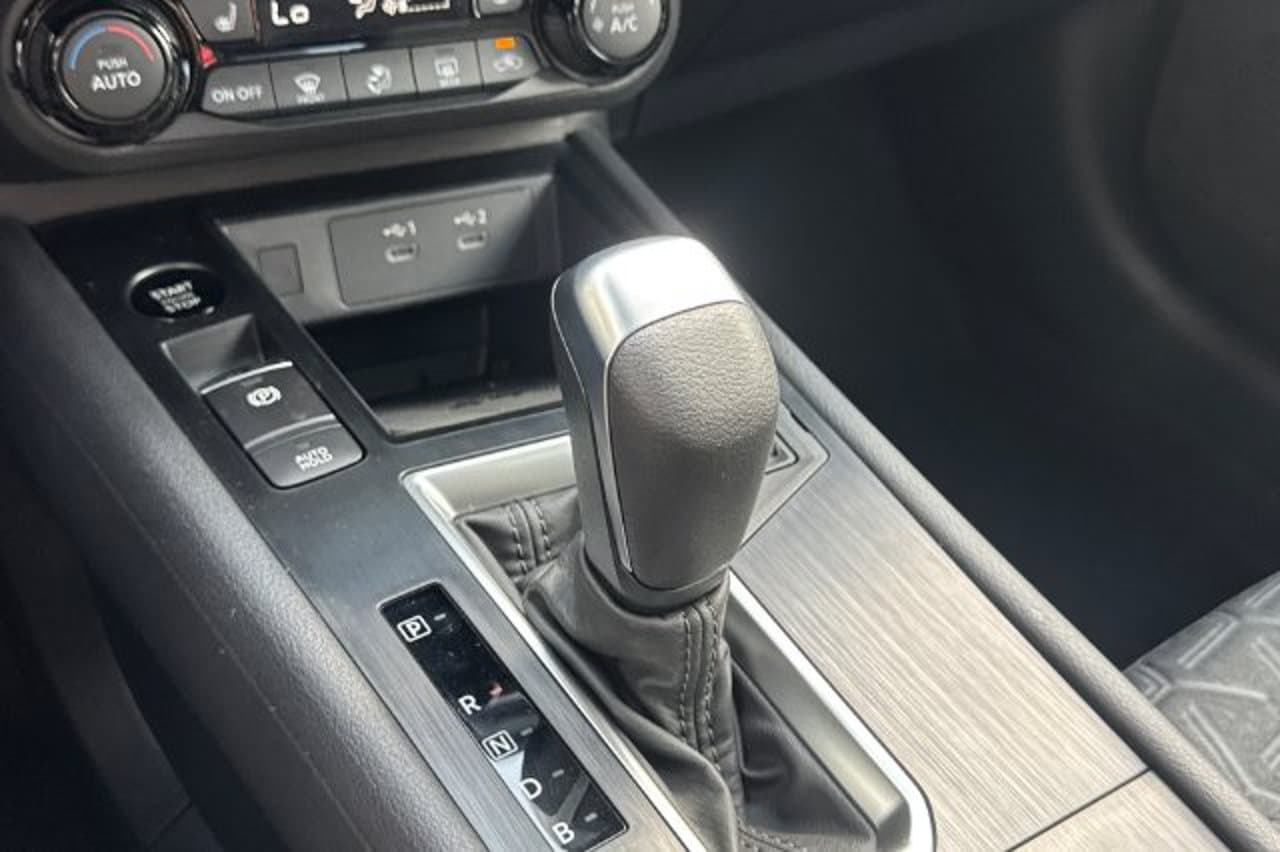 2027 Nissan Kicks SV 18