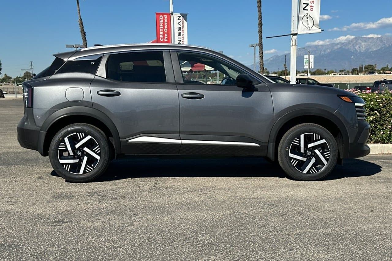 2027 Nissan Kicks SV 2