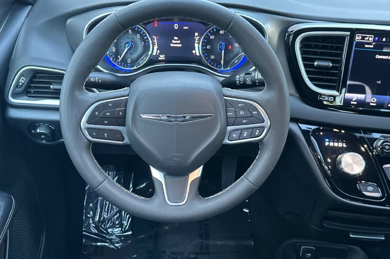 2025 Chrysler Pacifica Select 12