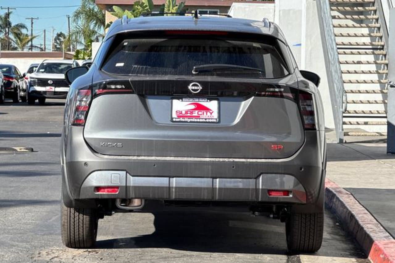2026 Nissan Kicks SR 4