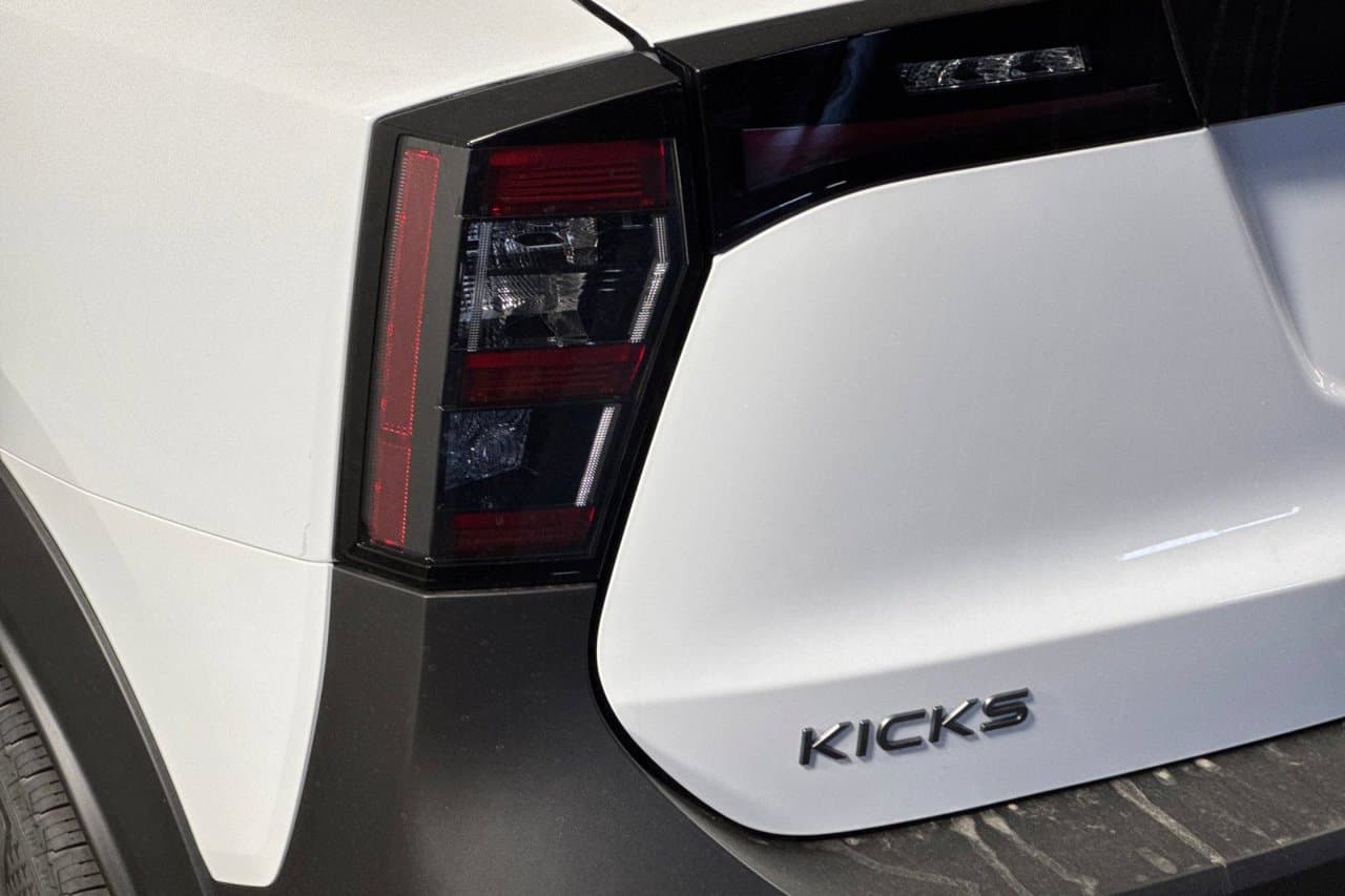 2027 Nissan Kicks SV 23