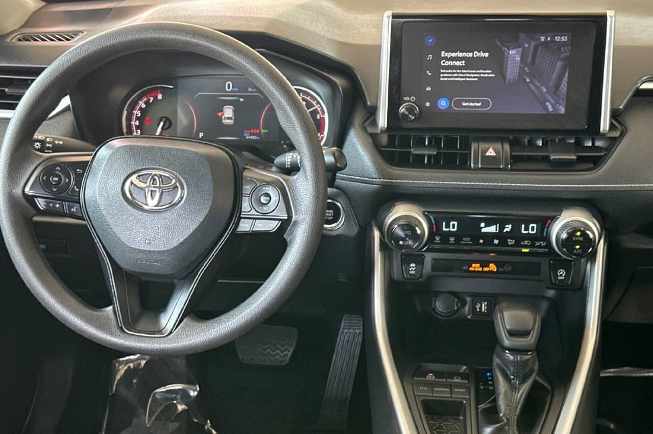 2025 Toyota RAV4 XLE 11