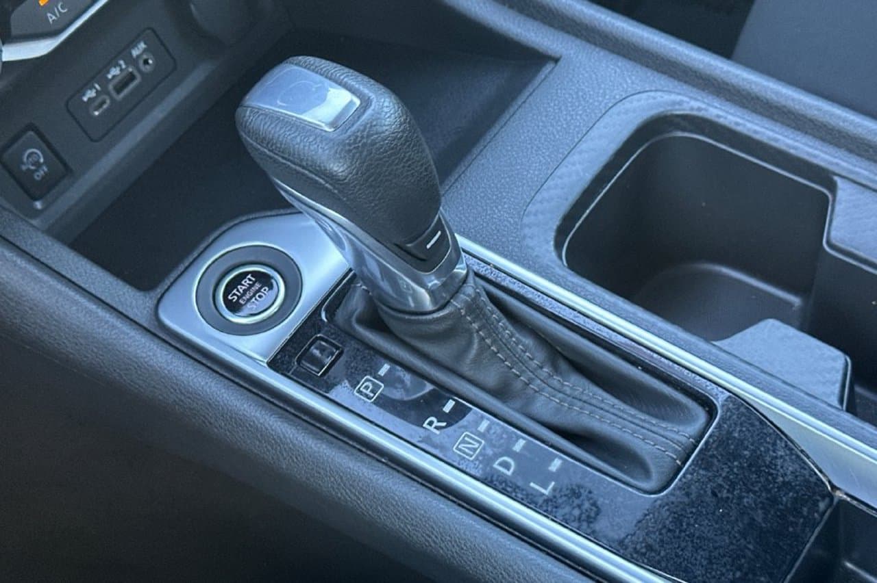 2025 Nissan Sentra SV 17