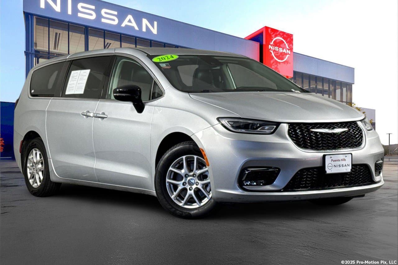 2024 Chrysler Pacifica Touring L 1
