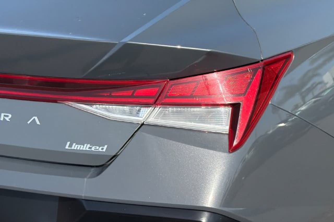 2024 Hyundai Elantra Limited 24