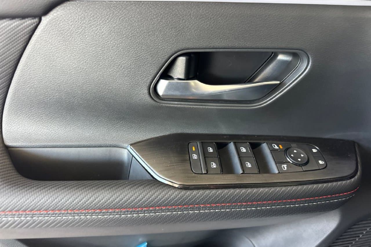2027 Nissan Kicks SR 8