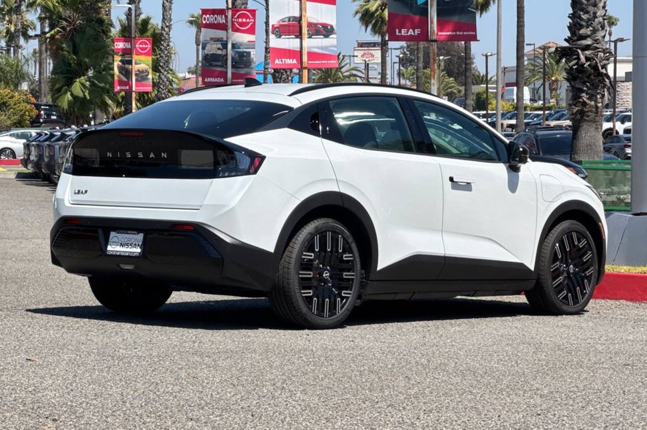 2026 Nissan LEAF PLATINUM+ 4