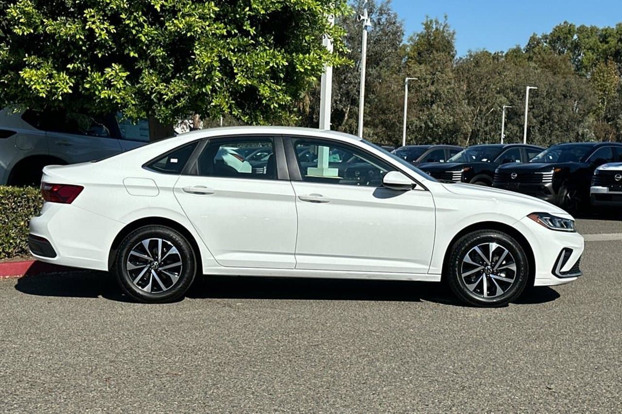 2025 Volkswagen Jetta S 3
