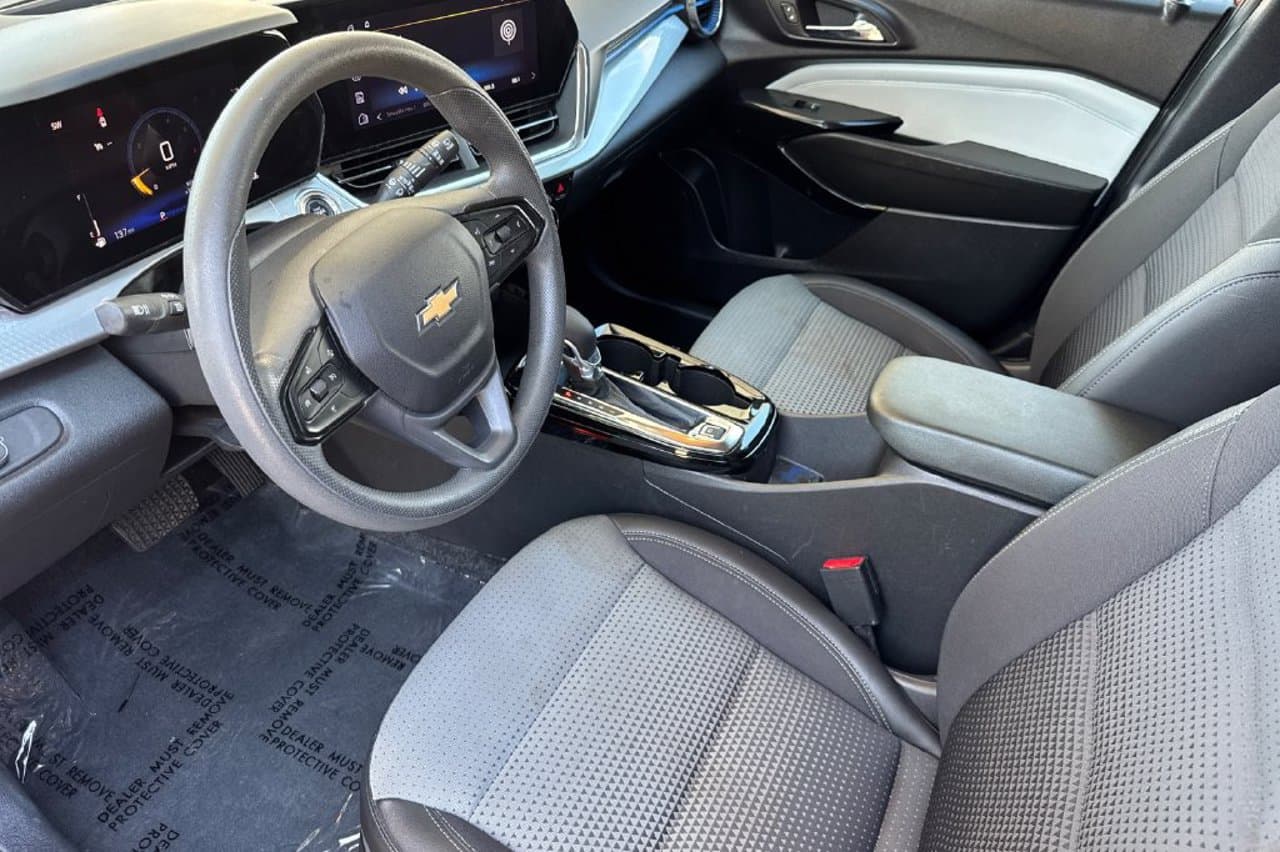 2025 Chevrolet Trax LT 8