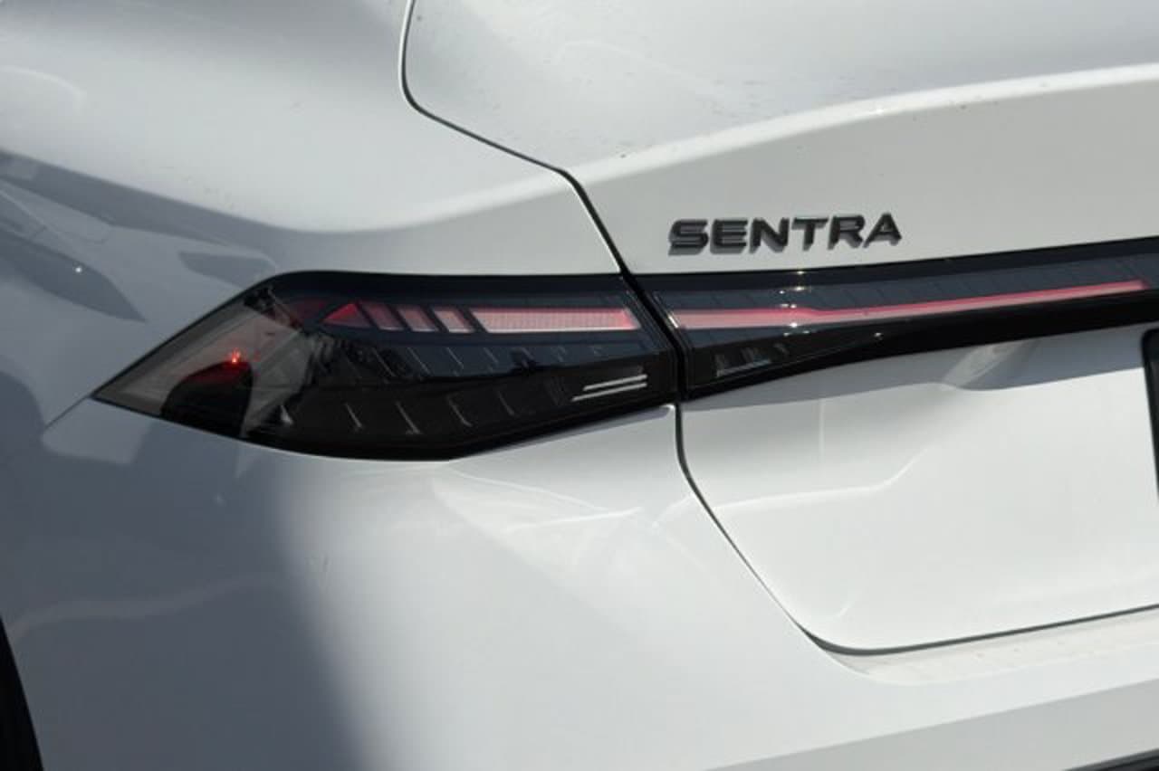 2027 Nissan Sentra SV 22