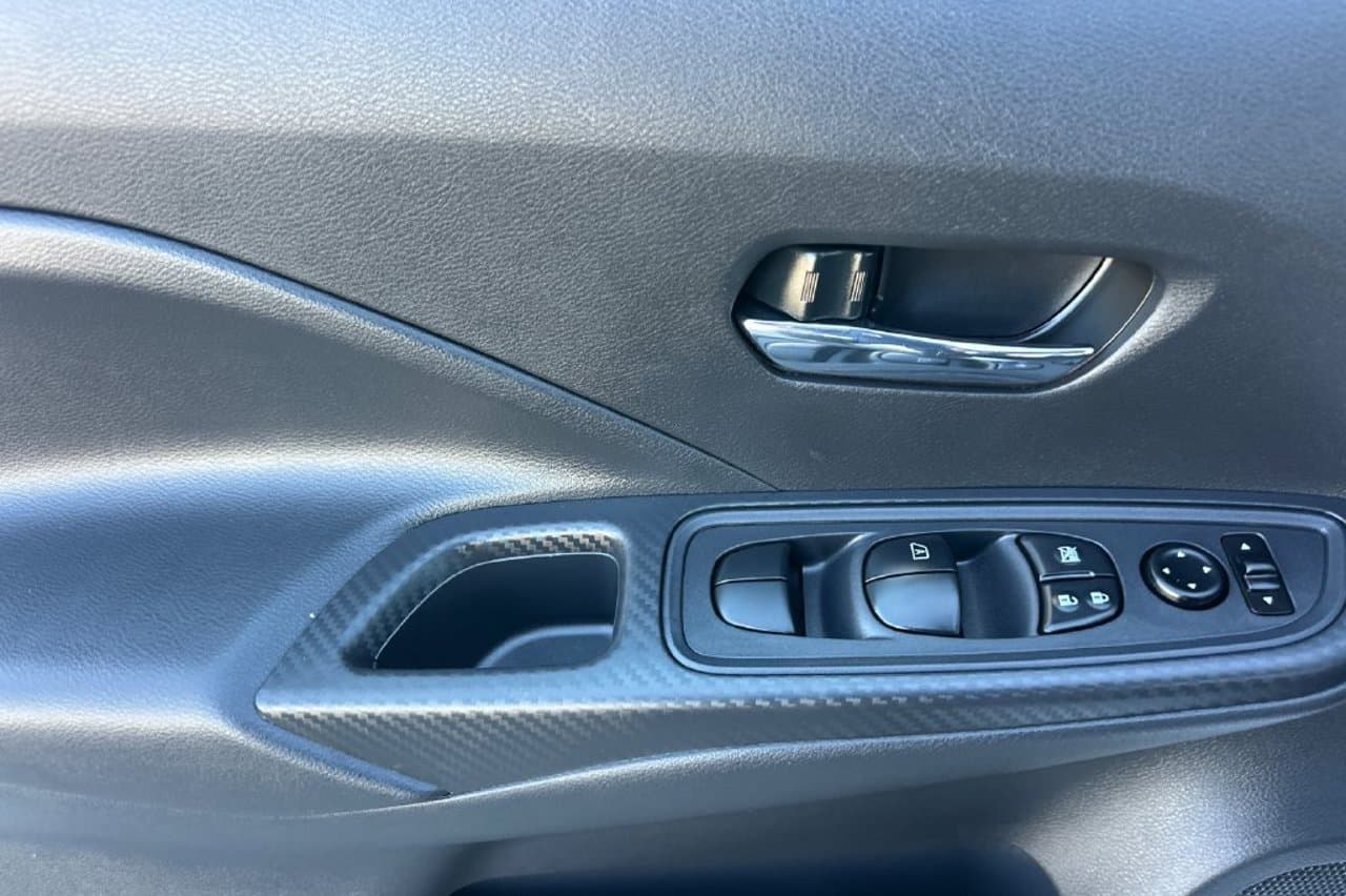 2025 Nissan Versa SV 8