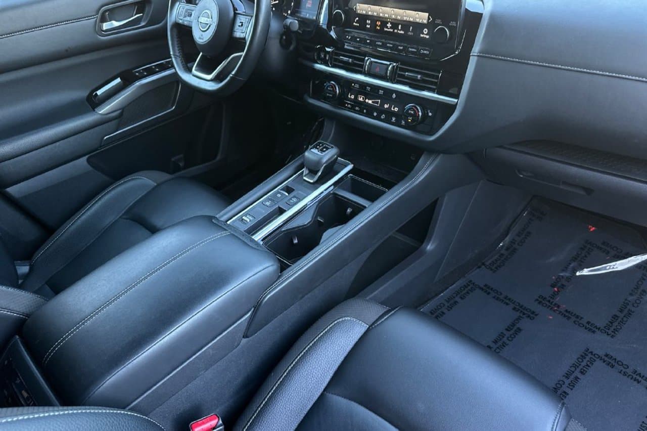 2025 Nissan Pathfinder SL 15