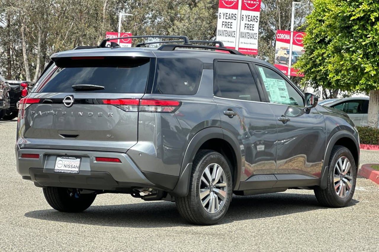 2026 Nissan Pathfinder SL 4
