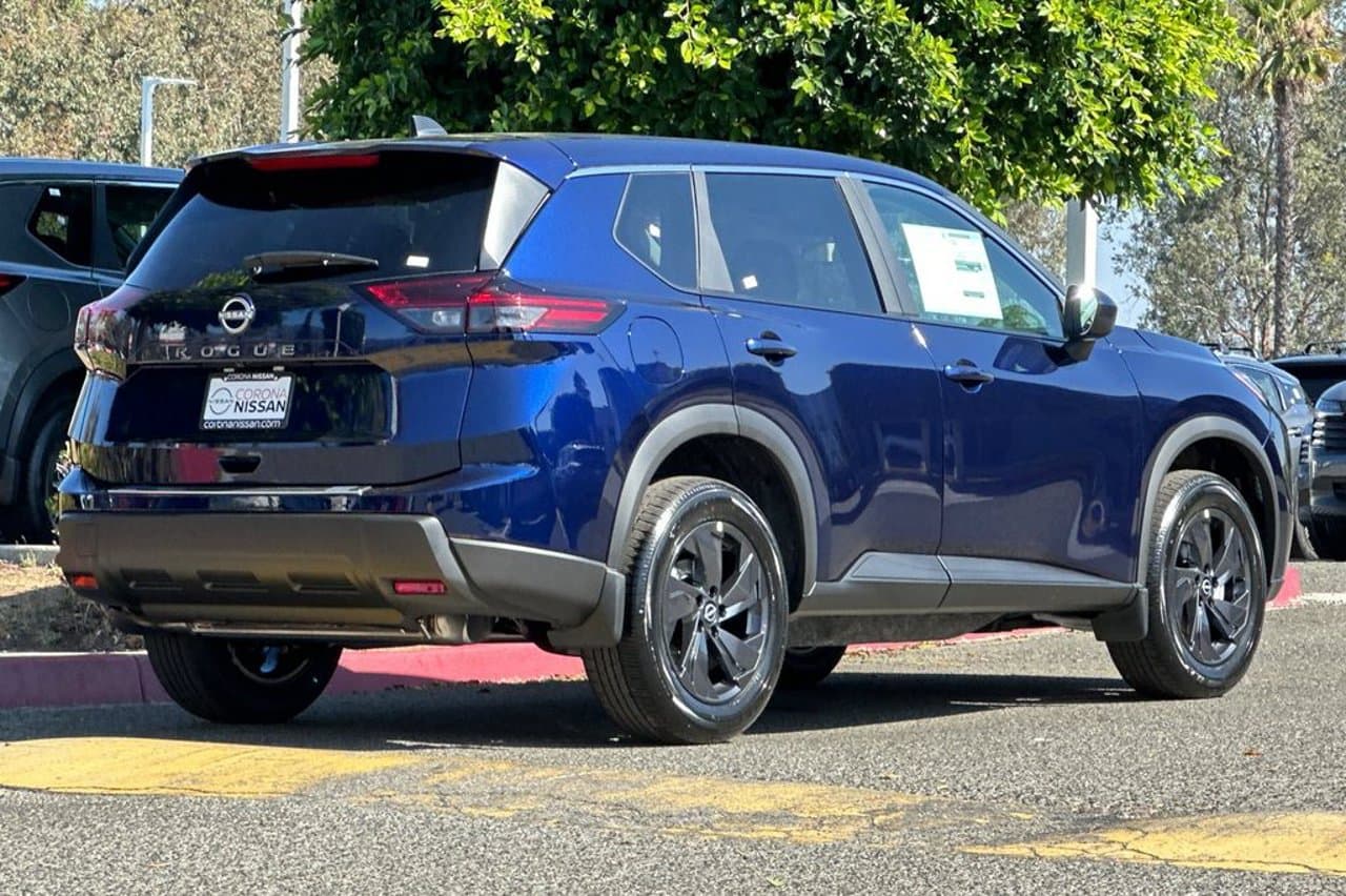 2026 Nissan Rogue SV 4