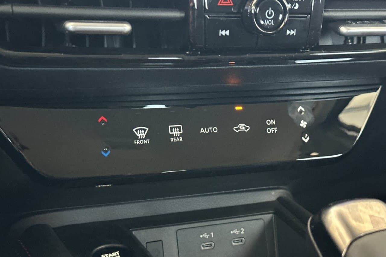 2026 Nissan Kicks SR 17