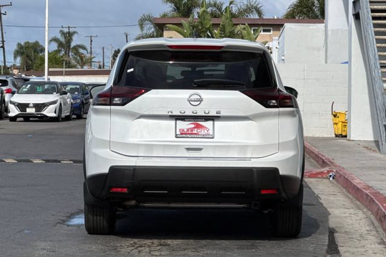 2026 Nissan Rogue SV 4