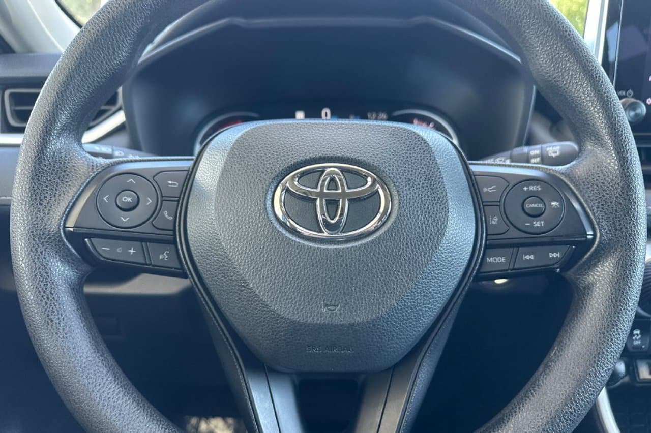 2025 Toyota RAV4 XLE 20