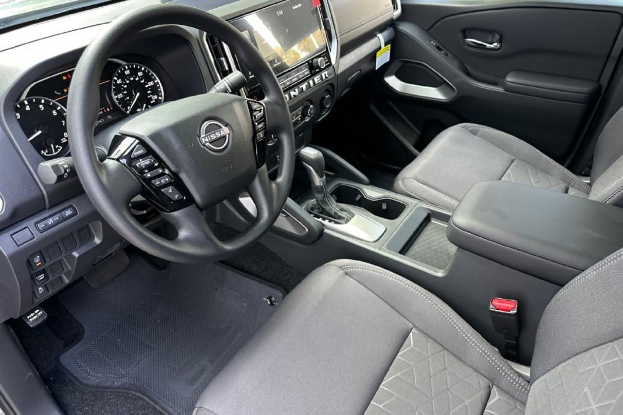 2027 Nissan Frontier SV 8