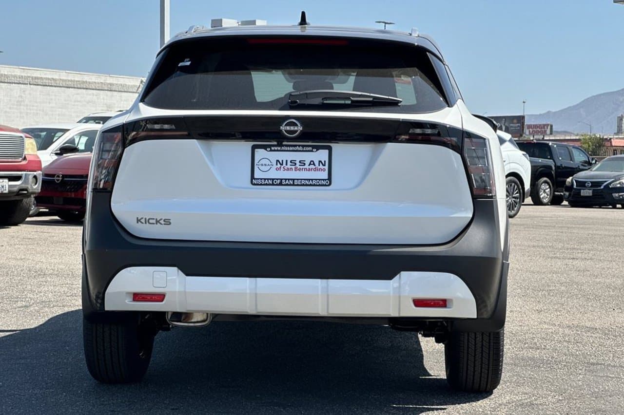 2027 Nissan Kicks SV 4