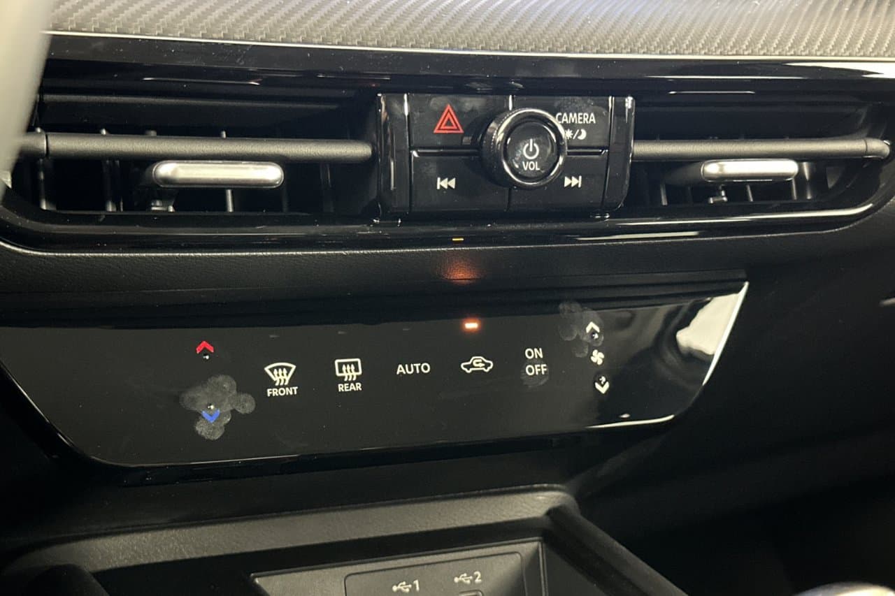 2026 Nissan Kicks SR 32