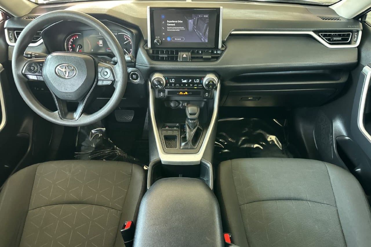 2025 Toyota RAV4 XLE 10