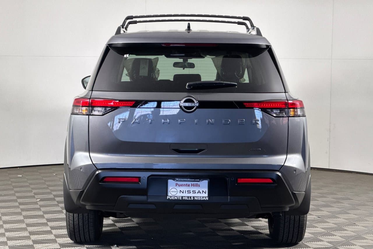 2026 Nissan Pathfinder SV 4