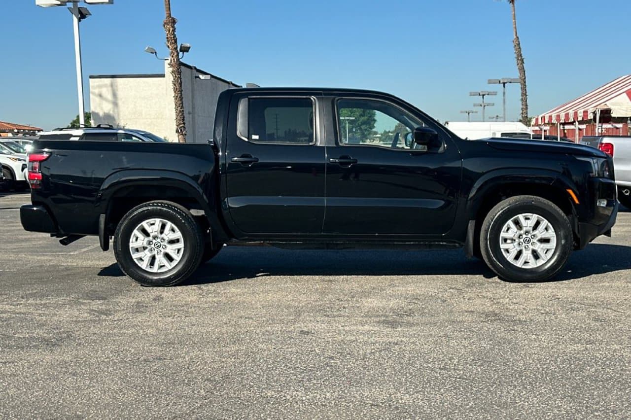 2023 Nissan Frontier SV 2