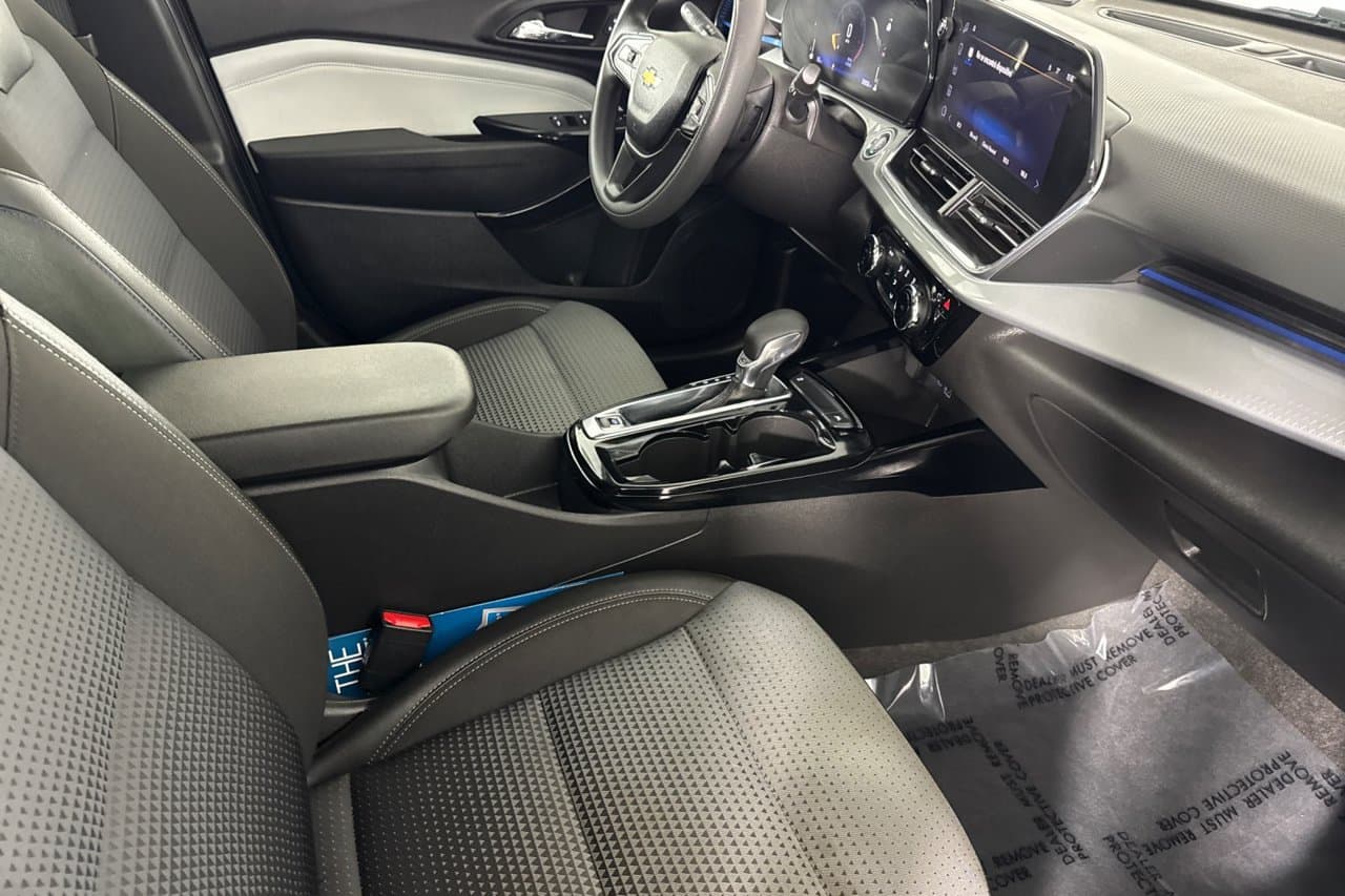 2025 Chevrolet Trax LT 13