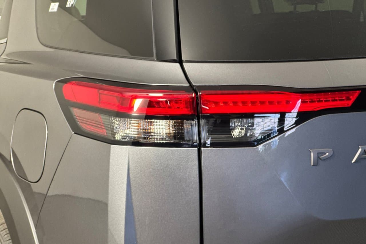 2026 Nissan Pathfinder SV 24