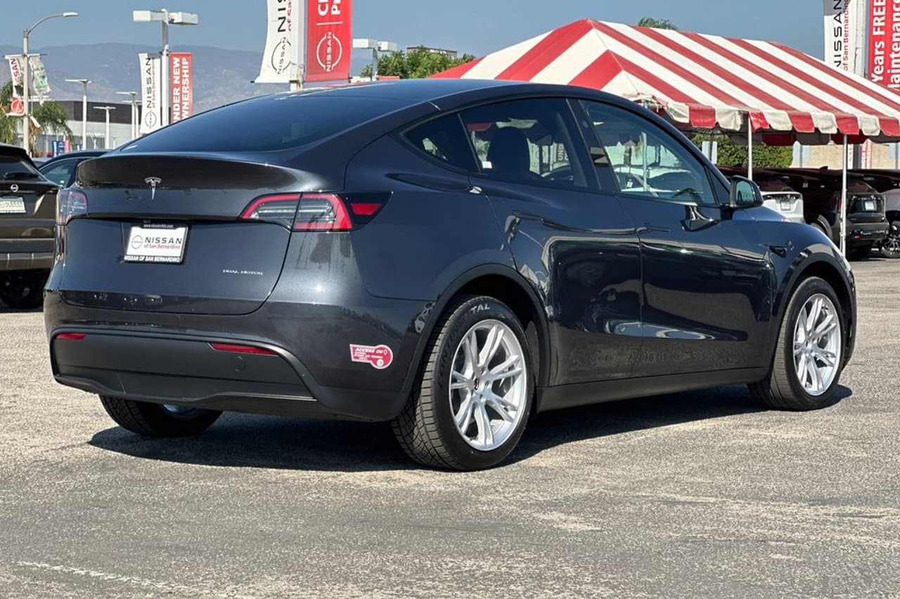 2024 Tesla Model Y Long Range 3