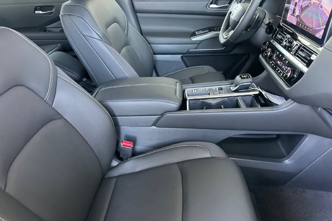 2026 Nissan Pathfinder SL 14