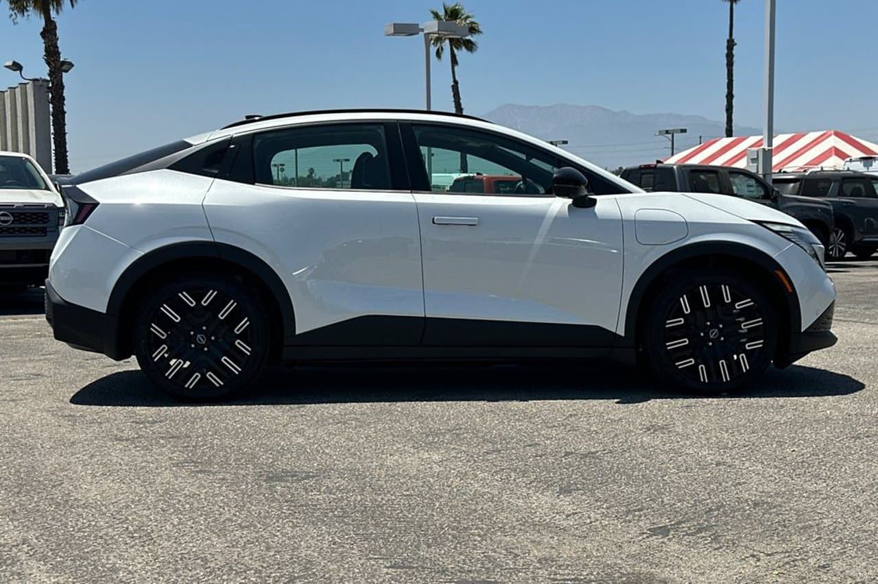 2026 Nissan LEAF PLATINUM+ 2