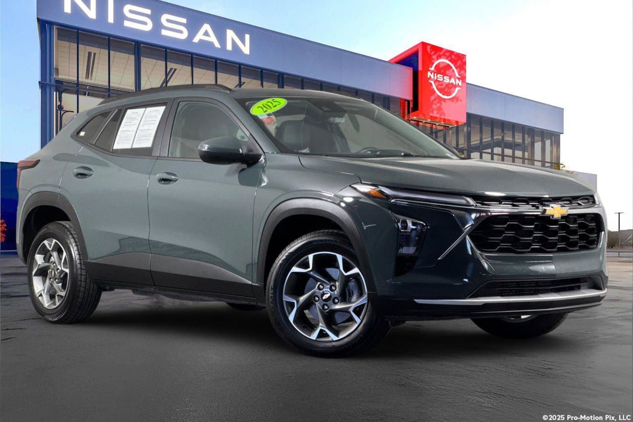 2025 Chevrolet Trax LT 1