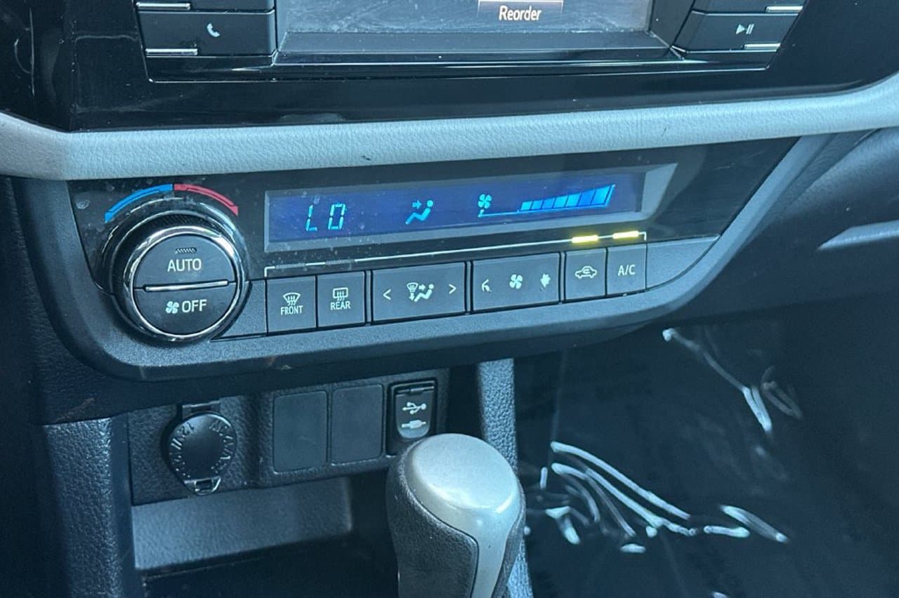 2016 Toyota Corolla LE 16