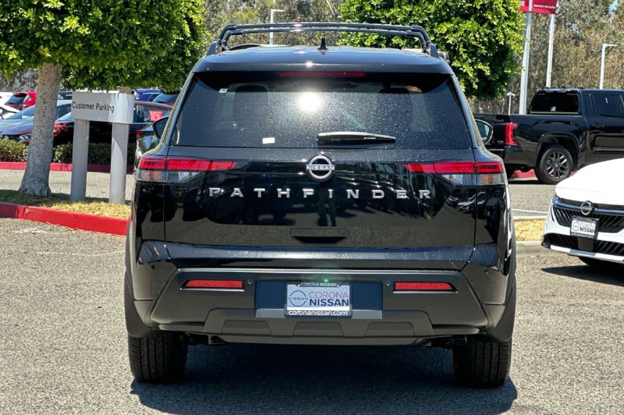 2026 Nissan Pathfinder SV 5