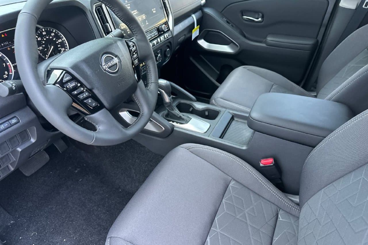 2027 Nissan Frontier SV 8