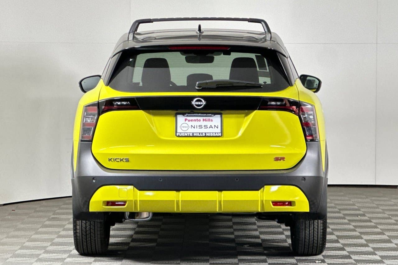 2026 Nissan Kicks SR 4