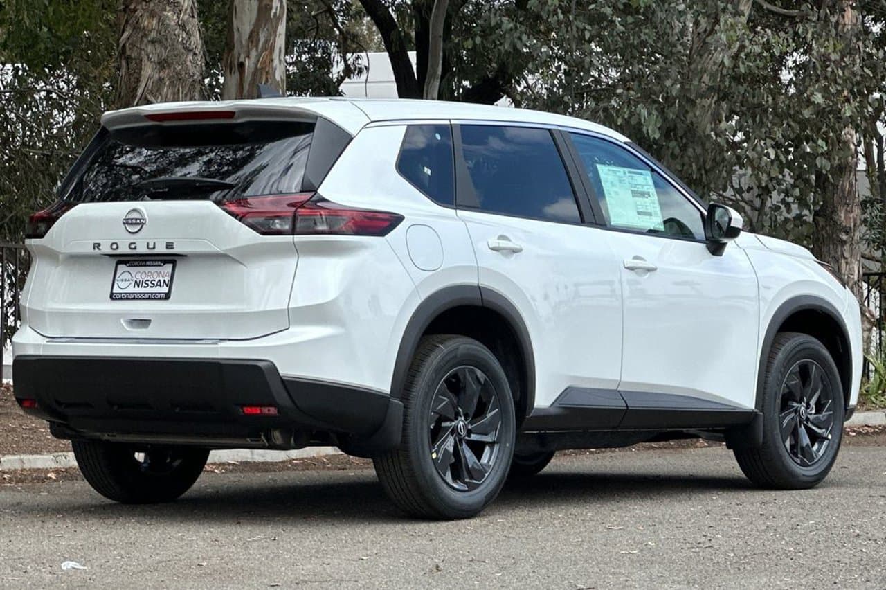2026 Nissan Rogue SV 4