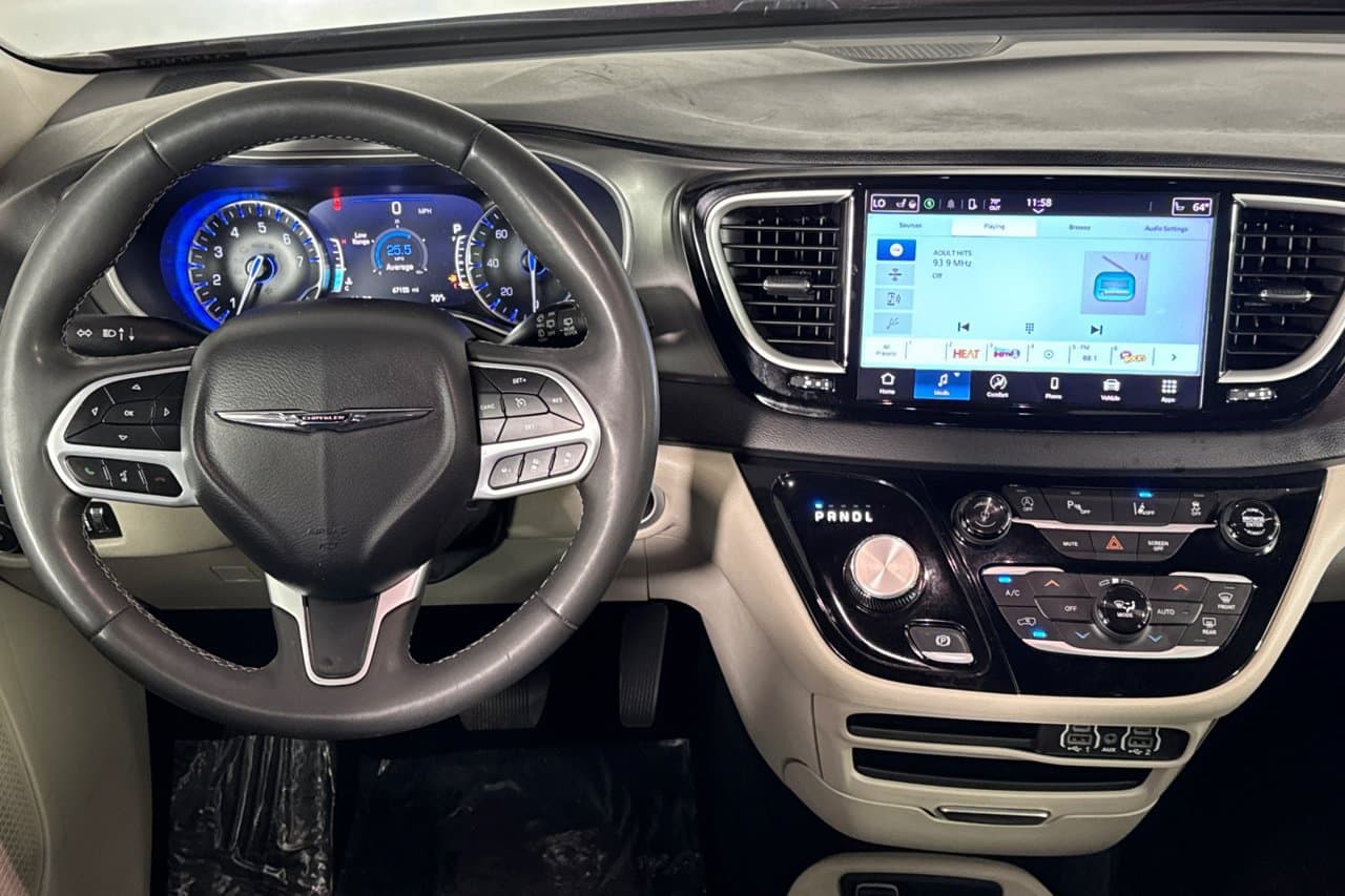 2024 Chrysler Pacifica Touring L 11