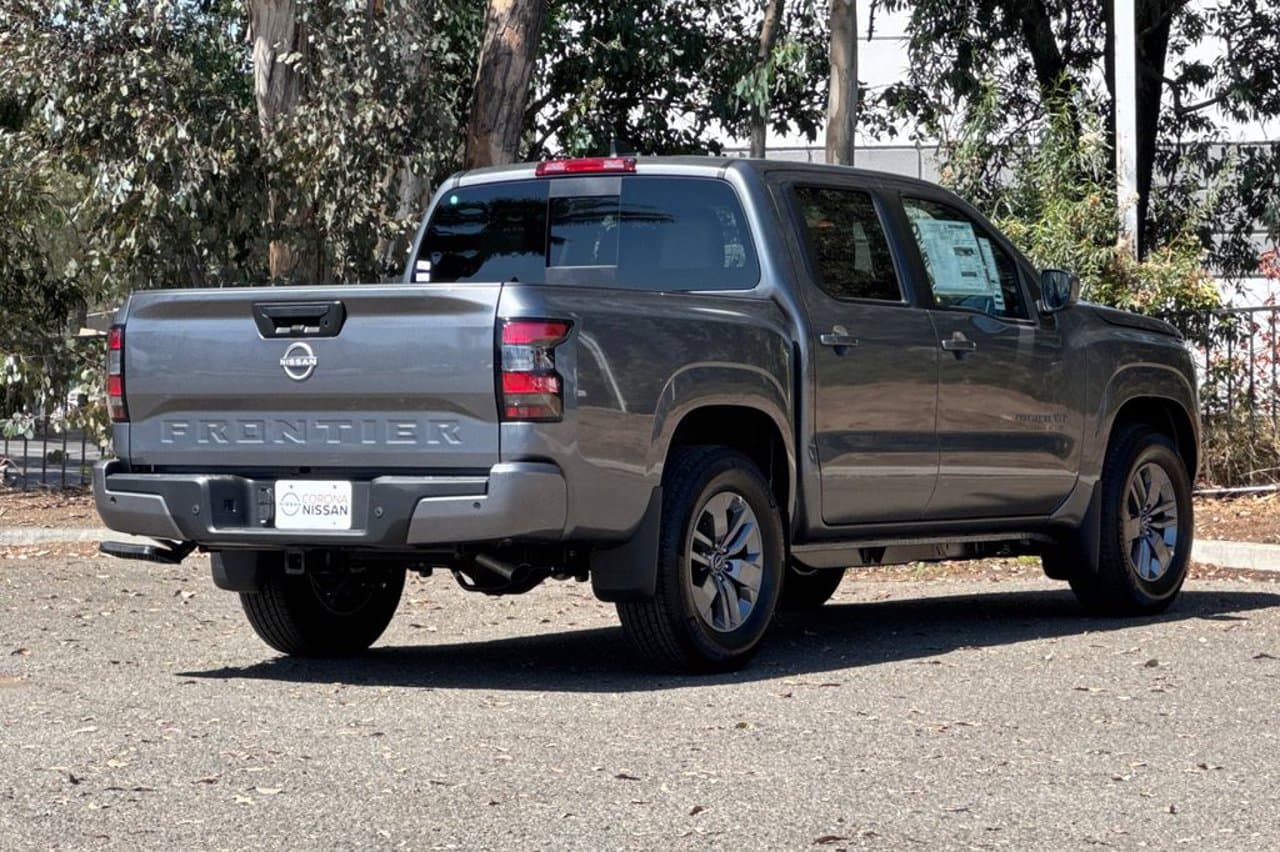 2027 Nissan Frontier SV 4