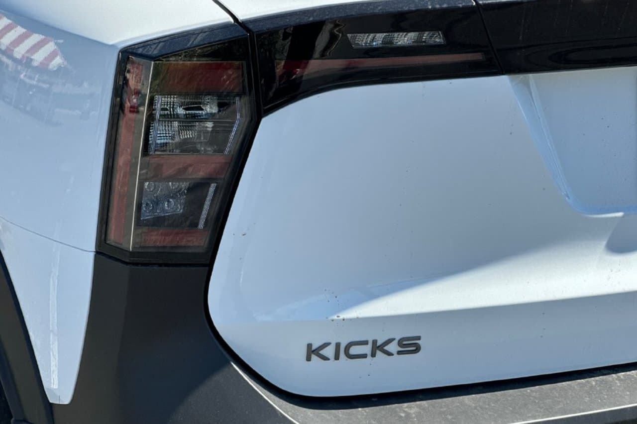 2027 Nissan Kicks SV 21