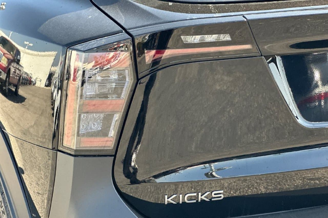 2027 Nissan Kicks SV 21