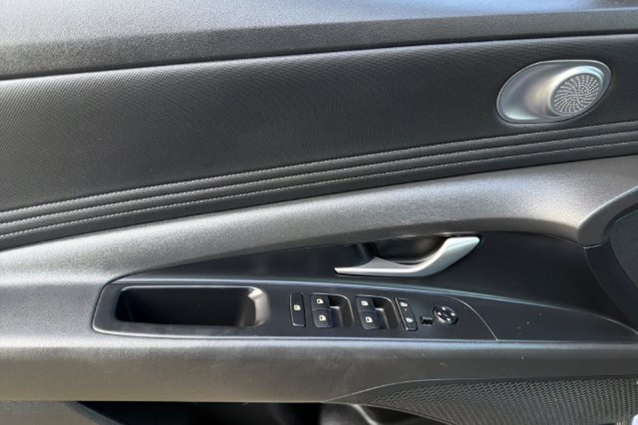 2024 Hyundai Elantra Limited 9