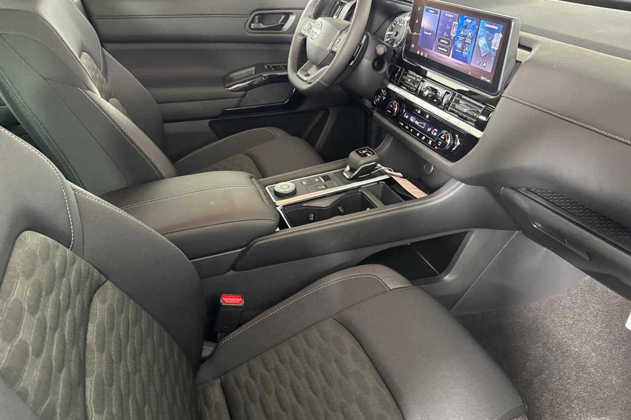 2026 Nissan Pathfinder SV 14