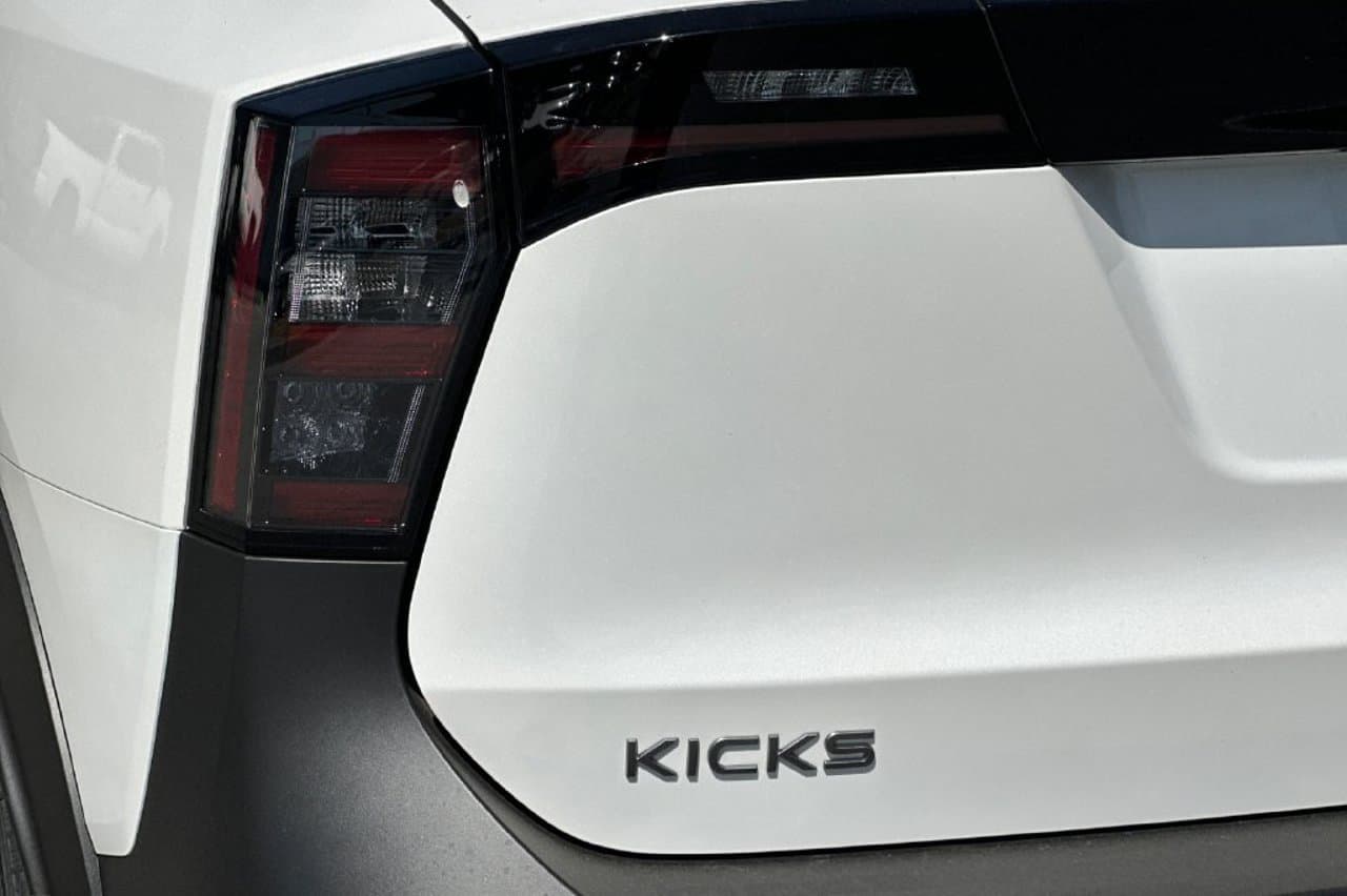 2026 Nissan Kicks SR 21