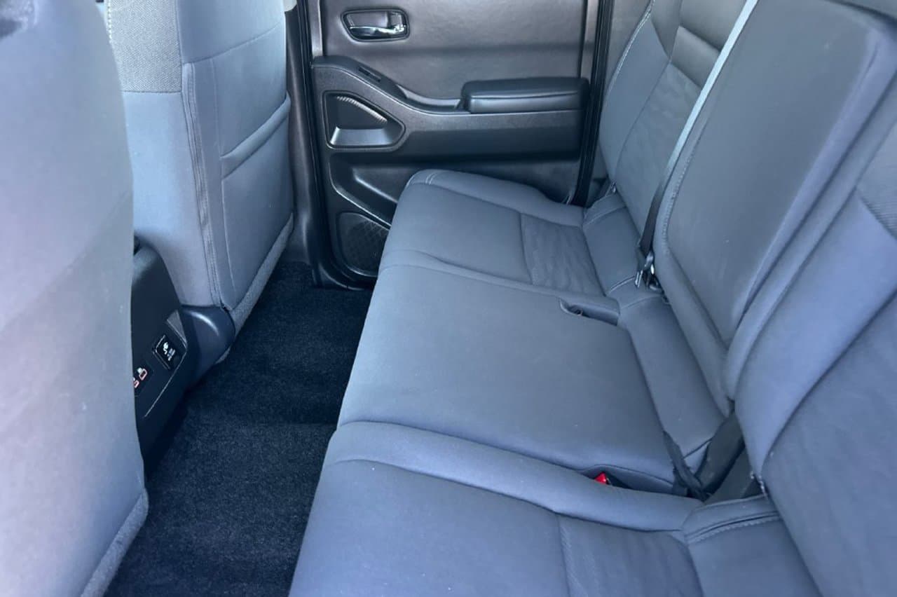 2023 Nissan Frontier SV 9